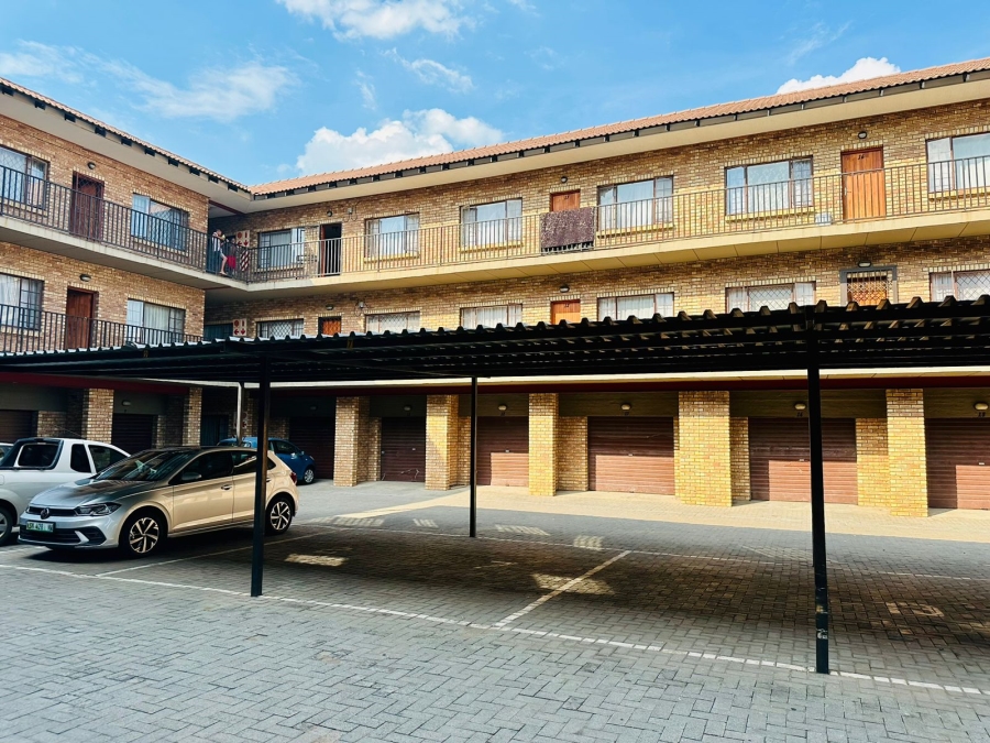 2 Bedroom Property for Sale in Lower Bo-dorp North West